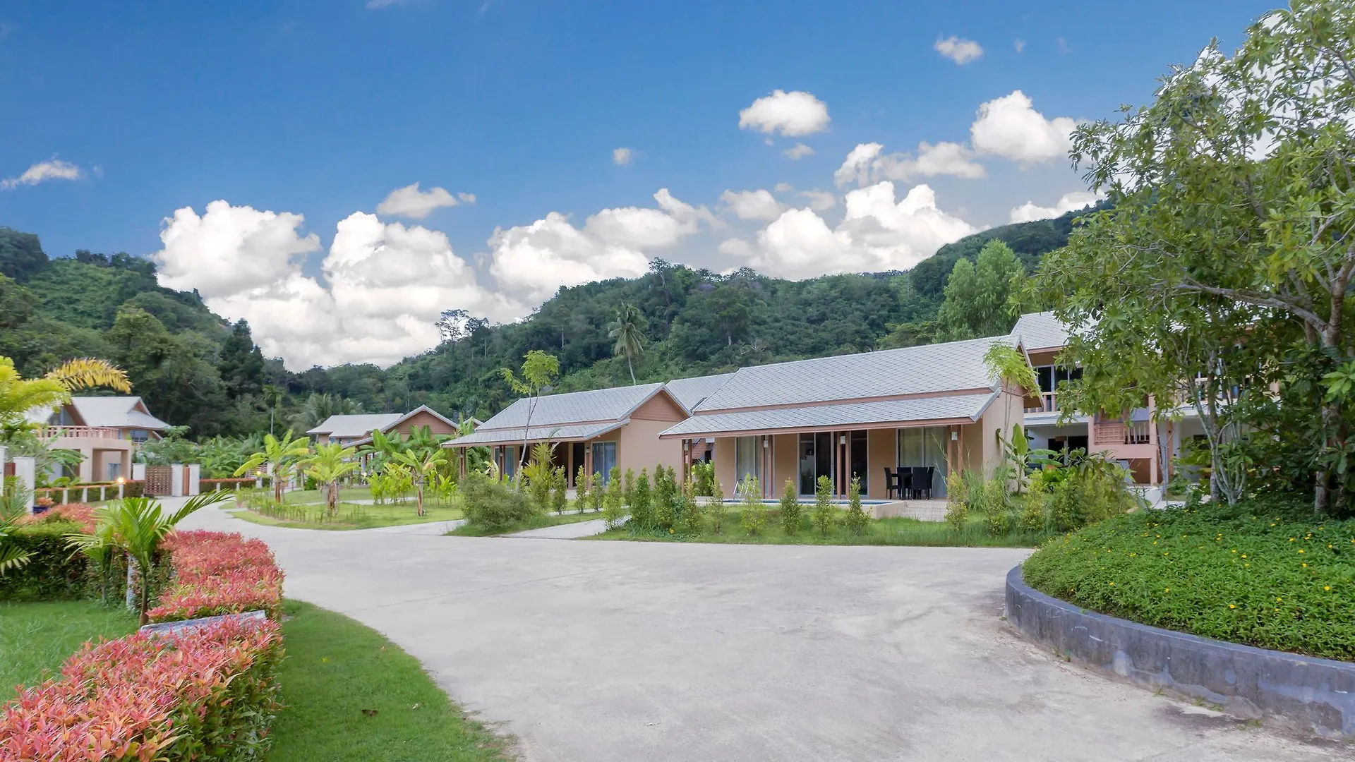 Sakoo Valley Naithon Beach Layan Beach  Willa Layan Beach (Phuket)